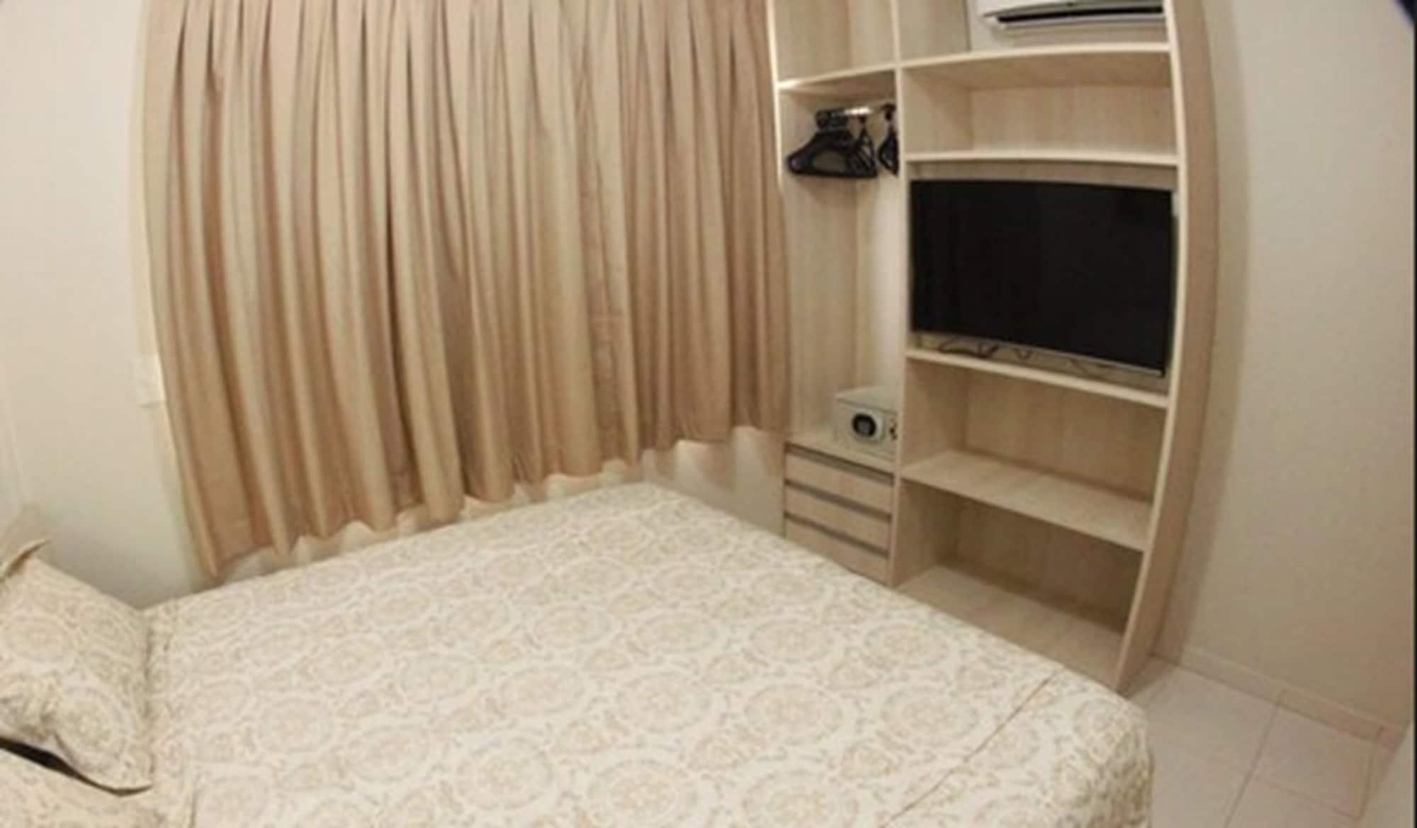 Golden Dolphin Aparthotel 3*